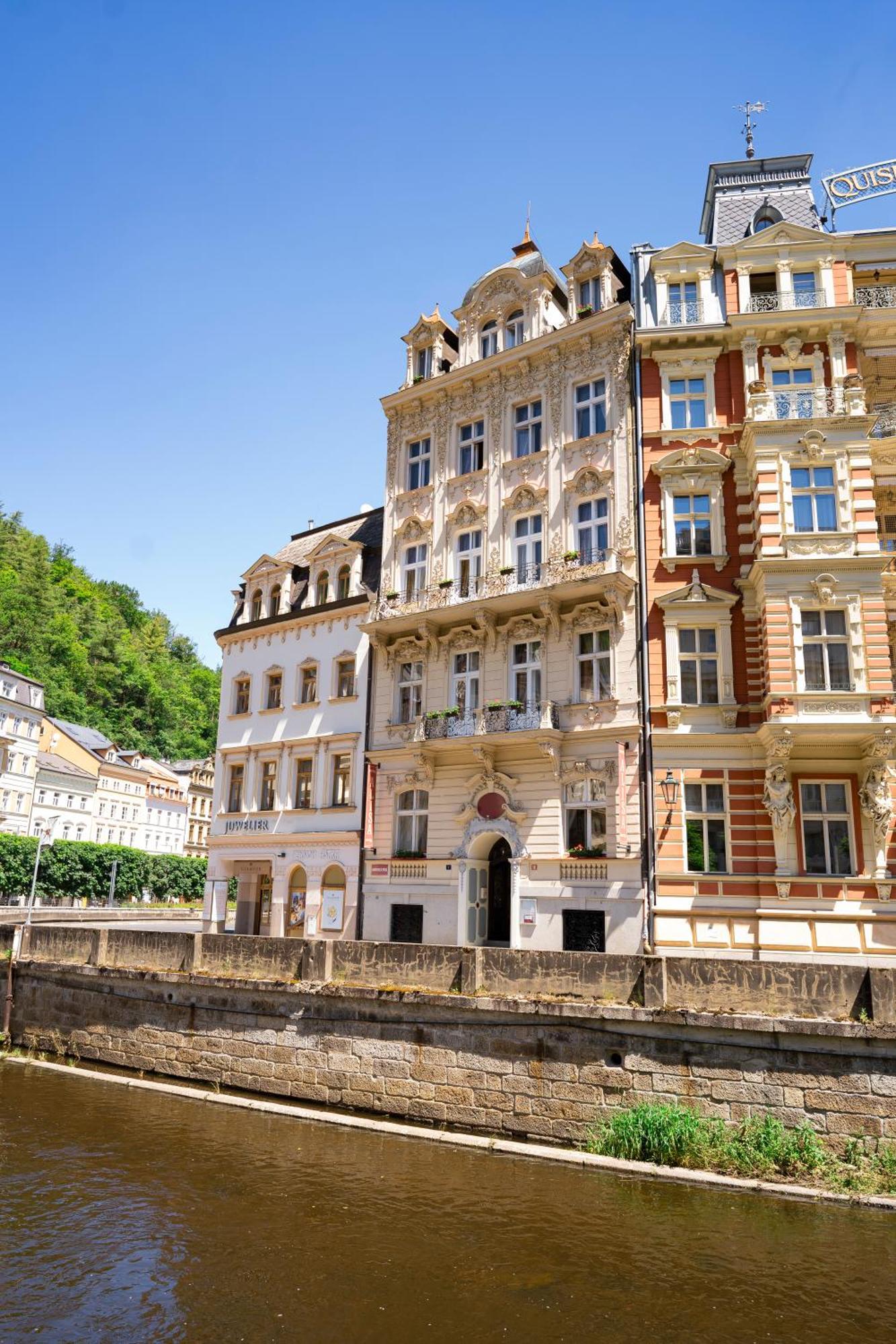 Alisa Hotel Karlovy Vary Exteriör bild
