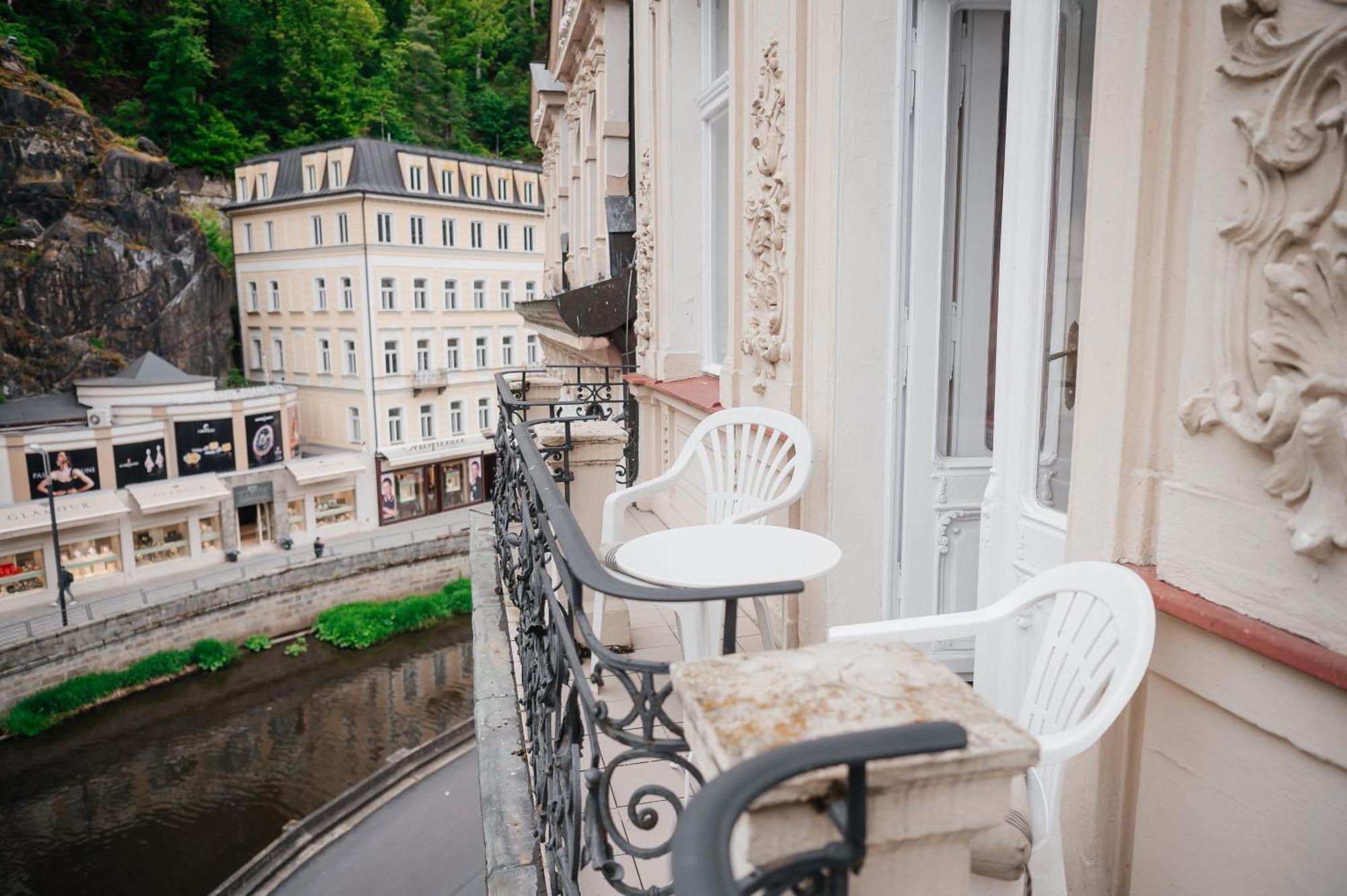 Alisa Hotel Karlovy Vary Exteriör bild