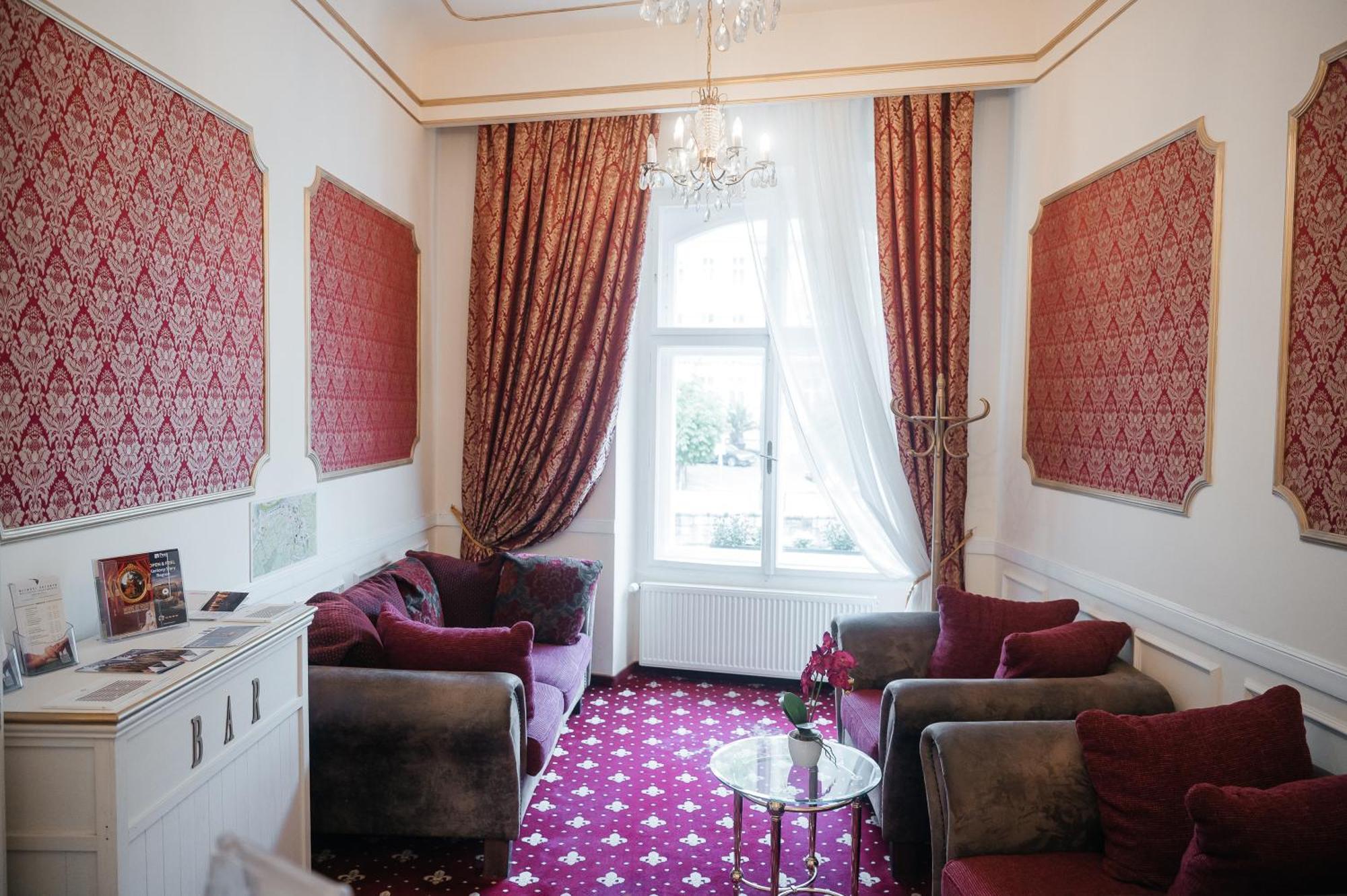 Alisa Hotel Karlovy Vary Exteriör bild