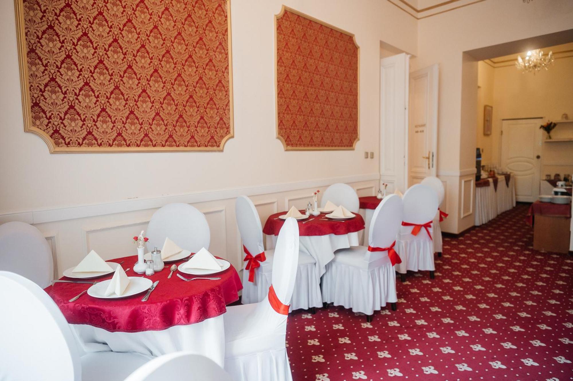 Alisa Hotel Karlovy Vary Exteriör bild
