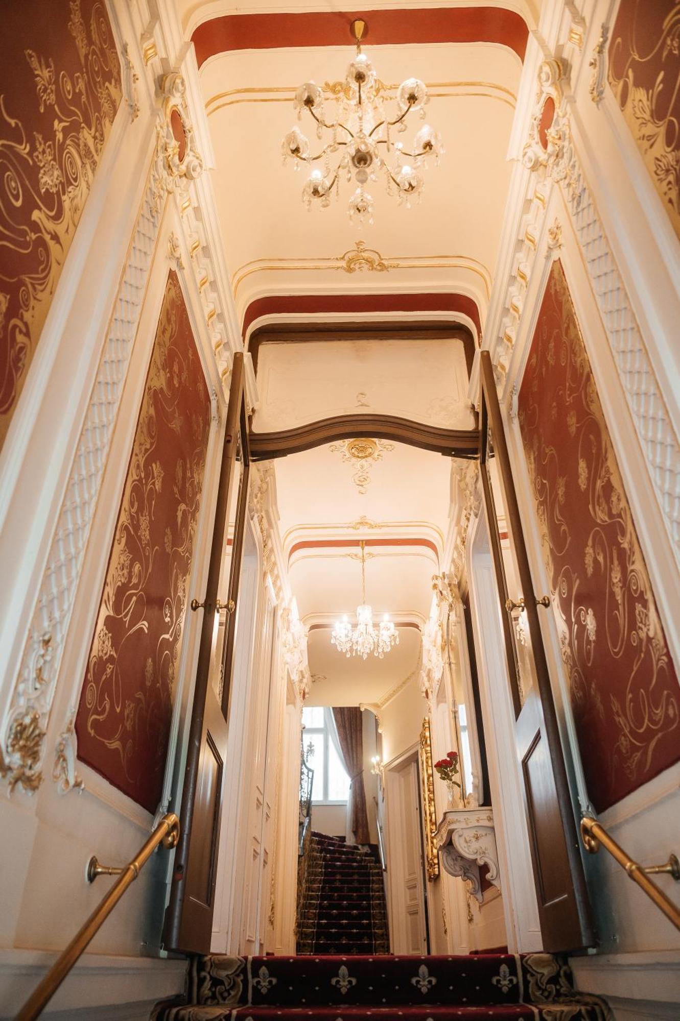 Alisa Hotel Karlovy Vary Exteriör bild