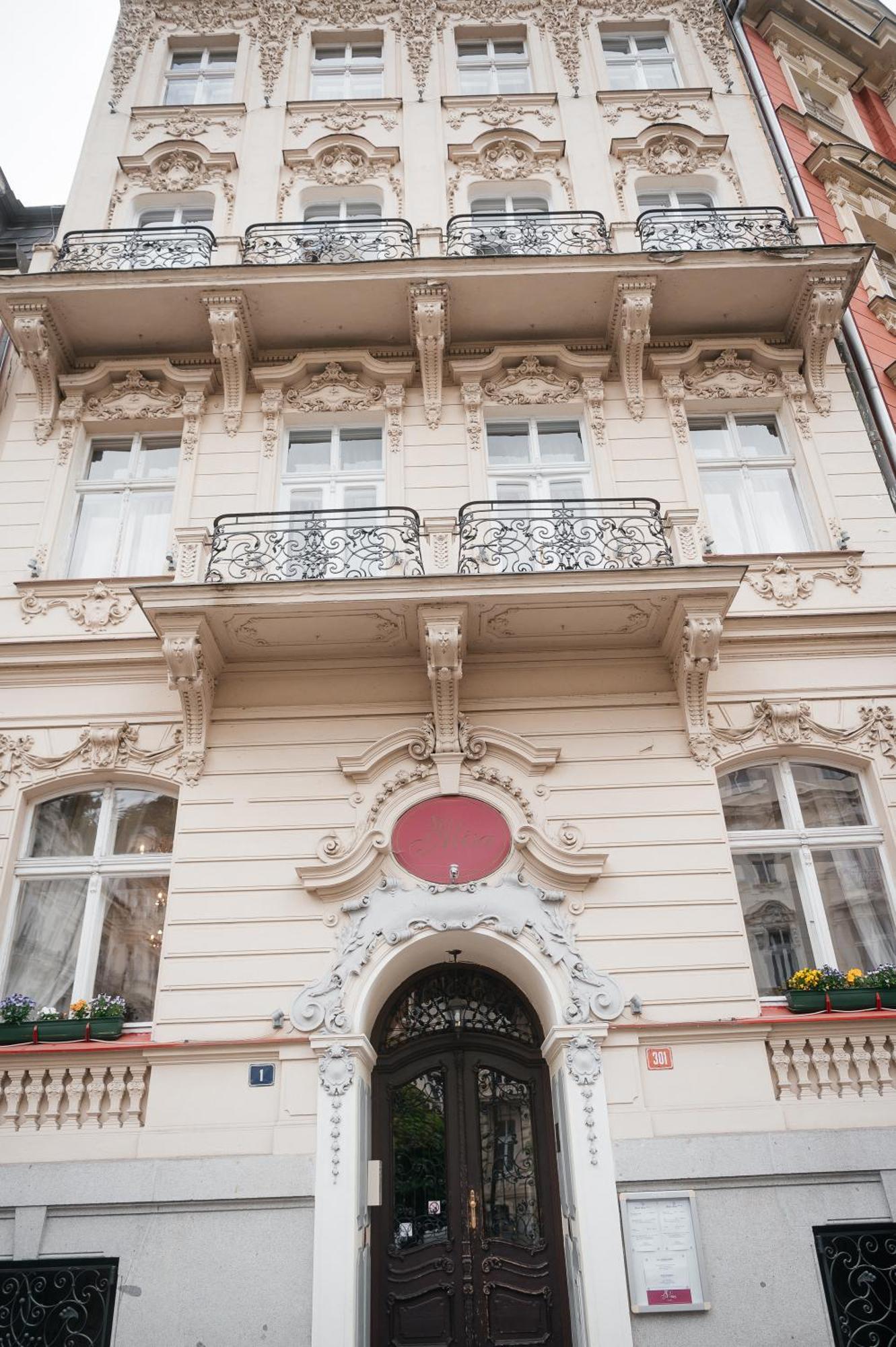 Alisa Hotel Karlovy Vary Exteriör bild